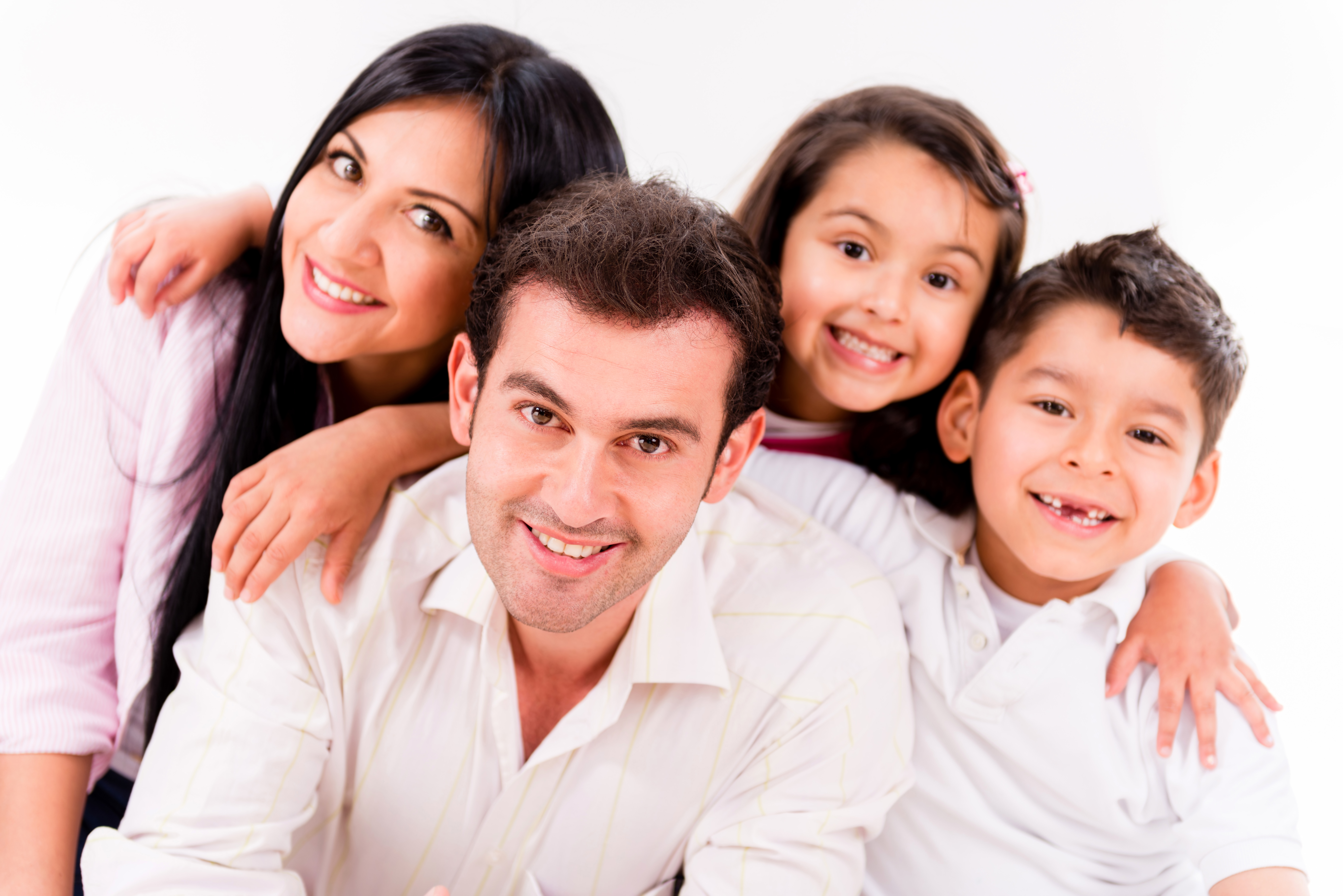 Family round. Семья oila. Портрет счастливой семьи. Счастливая семья на белом фоне. Узбекская семья.